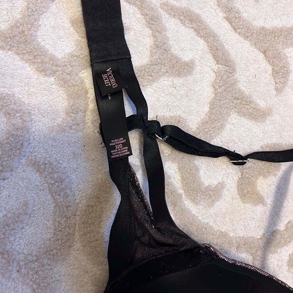 Victoria’s Secret bra 32D - Picture 3 of 3